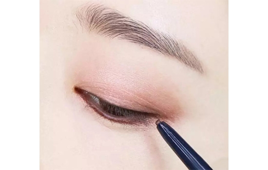 豆沙色眼妝怎么畫？超受歡迎的空氣眼妝畫法