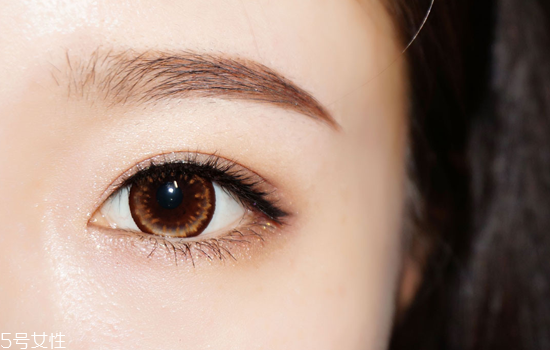 2018秋冬酒紅色眼妝怎么畫？神秘又有女人味的妝容