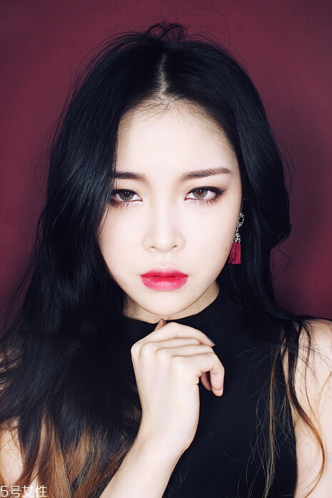 西柚色眼影怎么畫(huà)？教你畫(huà)高冷女神妝容