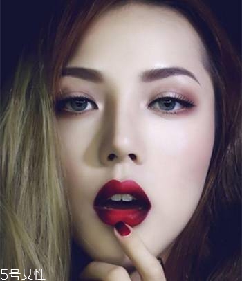 2018秋冬酒紅色眼妝怎么畫？神秘又有女人味的妝容