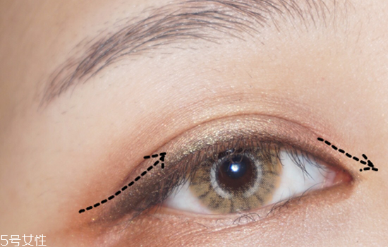 大地色眼影是什么顏色？上班族大眼妝教程