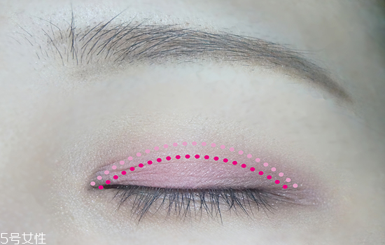 粉棕色眼妝怎么畫？蜜桃妝畫法