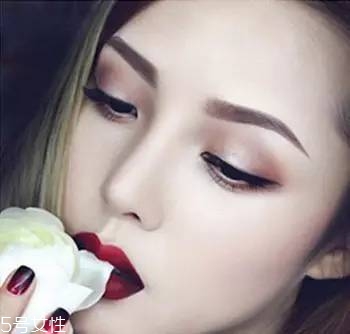 2018秋冬酒紅色眼妝怎么畫？神秘又有女人味的妝容
