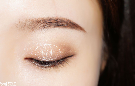 2018秋冬酒紅色眼妝怎么畫？神秘又有女人味的妝容