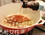 沒有冰箱臘腸怎么保存？懸掛陰涼通風(fēng)處