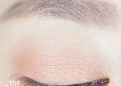 單眼皮怎么化大眼妝？媲美開眼角的大眼妝