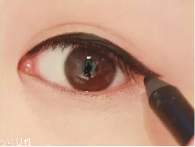 化眼妝應(yīng)注意什么？3款大眼妝無敵放大雙眼