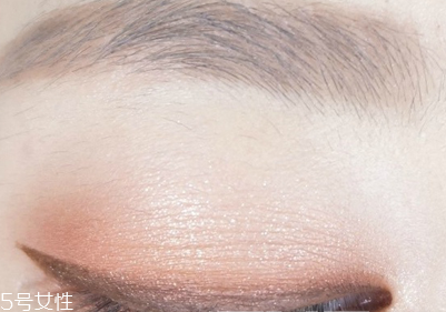 單眼皮怎么化大眼妝？媲美開眼角的大眼妝