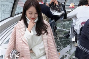 大衣買大點好看還是小點？適合自己就好