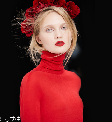 冬天內(nèi)搭怎么穿？一件毛衣搞定冬天內(nèi)搭難題