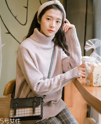 冬天內(nèi)搭怎么穿？一件毛衣搞定冬天內(nèi)搭難題