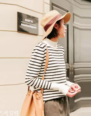 冬天內(nèi)搭怎么穿？一件毛衣搞定冬天內(nèi)搭難題