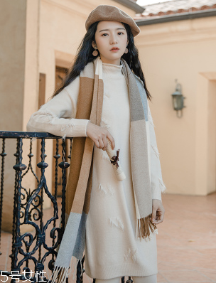 冬天內(nèi)搭怎么穿？一件毛衣搞定冬天內(nèi)搭難題