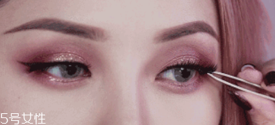 腫泡眼如何畫出高級(jí)眼妝？3步變俏麗眼眸