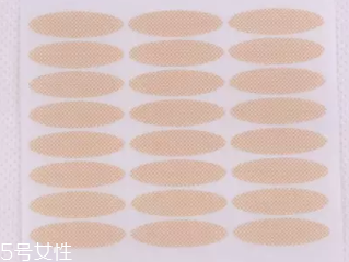 腫泡眼如何畫出高級(jí)眼妝？3步變俏麗眼眸