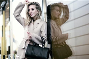 大衣干洗一次多少錢？不同地區(qū)收費不同