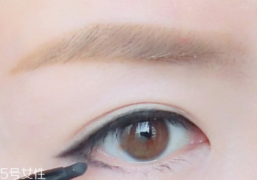 眼線膠筆怎么用？圖解眼線膠筆的畫法