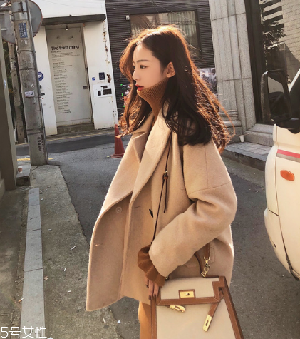 大衣粘毛是料子不好嗎？原來是這個(gè)原因