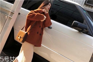 大衣粘毛是料子不好嗎？原來是這個(gè)原因