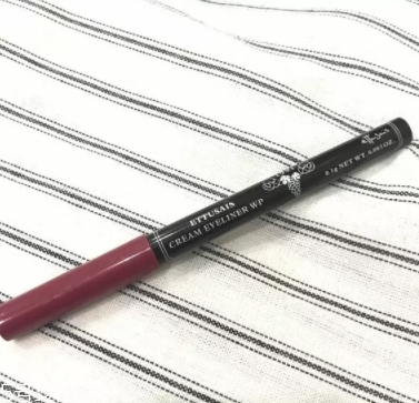 眼線膠筆怎么轉(zhuǎn)出筆芯？