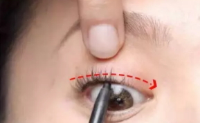 眼線膠筆怎么畫內(nèi)眼線？?jī)?nèi)眼線四部曲圖解