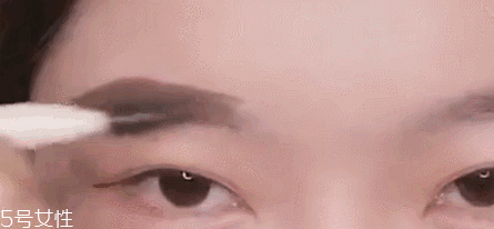 眉型常見失誤有哪些？眉頭壓實很難看