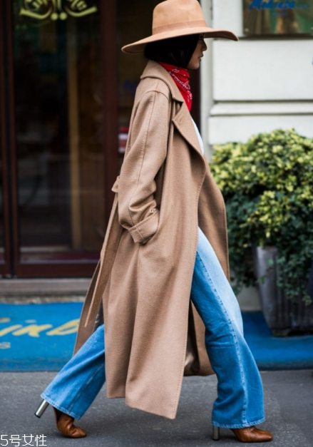 卡其色大衣配什么顏色圍巾？小搭配大心機(jī)