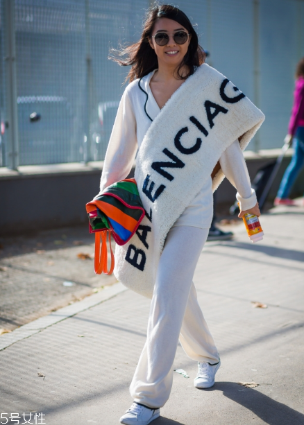 皮草披肩怎么搭配？分分鐘撩倒男神
