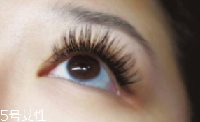 睫毛膏如何避免結(jié)塊？不要z形涂抹