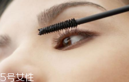 睫毛膏成分有哪些？刷法比成分重要