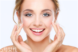 開眼角拆線后怎么清潔眼部？開眼角后可以適當(dāng)洗臉清潔