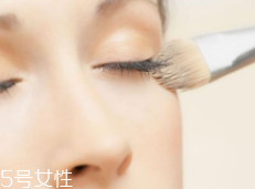 底妝工具該怎么選？干皮適合刷子