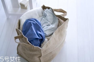 內(nèi)褲和襪子一起洗會(huì)有哪些危害？分情況對(duì)待