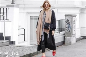 2018年流行什么款式圍巾？你與時髦之間只差它了