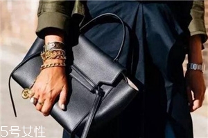 celine鯰魚包專柜價(jià)格 跟著超模買準(zhǔn)沒錯