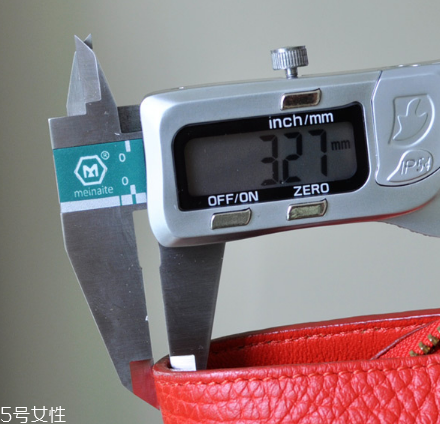 celine鯰魚包真假對比 教你認(rèn)清鯰魚包真假