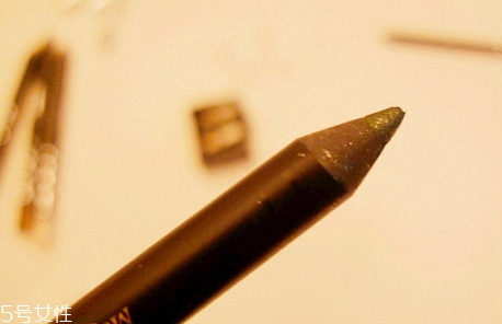 眼線膠筆怎么削？塑料眼線筆不是難題