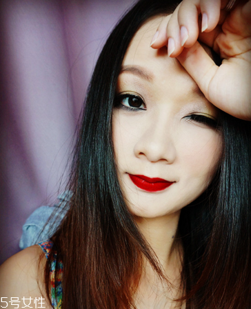 個(gè)性壞女孩妝容教程 學(xué)會快速化妝 個(gè)性壞女孩妝容教程 學(xué)會快速化妝