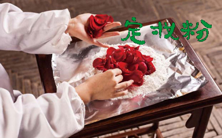 定妝噴霧哪個(gè)牌子好用持久 定妝噴霧可以噴在粉底液上嗎