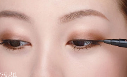 眼線液筆不出水怎么辦？畫眼線的常見誤區(qū)