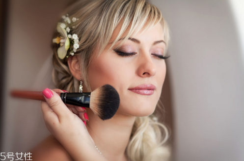 開眼角后吃什么好？開眼角后三個月可以化妝