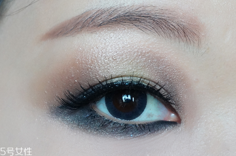 個(gè)性壞女孩妝容教程 學(xué)會快速化妝 個(gè)性壞女孩妝容教程 學(xué)會快速化妝