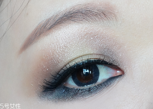 個(gè)性壞女孩妝容教程 學(xué)會快速化妝 個(gè)性壞女孩妝容教程 學(xué)會快速化妝