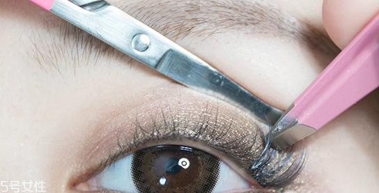 怎么使用單簇假睫毛？睫毛膏和假睫毛的區(qū)別