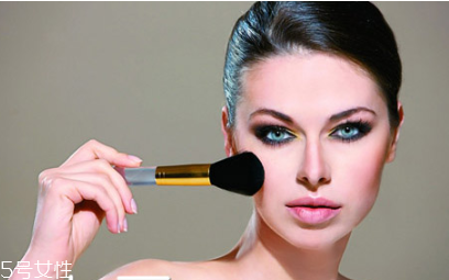 花瓣腮紅怎么做的？貌美又好用