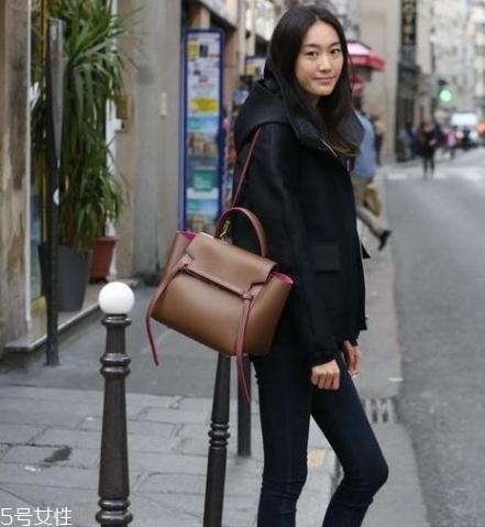 celine鯰魚包怎么打開？個大量輕難怪超模都愛它