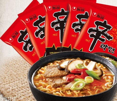 辛拉面和火雞面哪個(gè)好吃哪個(gè)更辣？