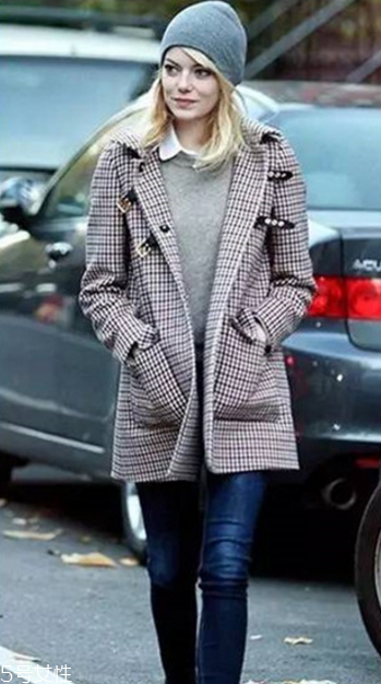 牛角扣大衣配什么褲子？教你穿出最美學(xué)院風(fēng)