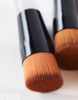 粉底液刷怎么挑選？不用買(mǎi)大牌貨