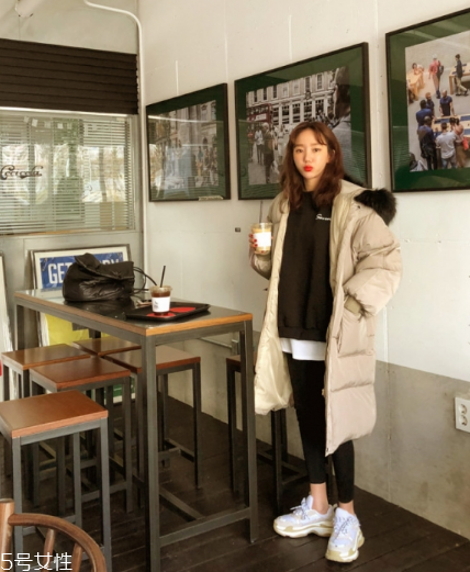 卡其色棉服怎么搭配？盡顯冬日氣質(zhì)范兒